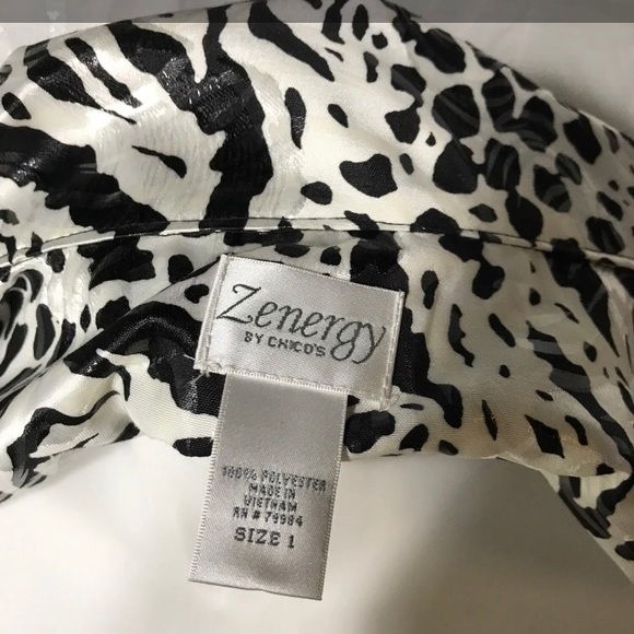 Chico’s Zenergy Black & White Zebra Print Zipper Front Vest Size 1 = M = 8 - Picture 6 of 6